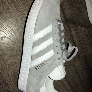 Zapatillas adidas Gazelle zapatilla tamaño US 65 poshmark Zapatillas adidas Gazelle zapatilla tamaño US 65 poshmark